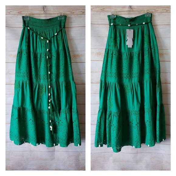 Embroidered skirt with sea shell design - Picture 6 of 14